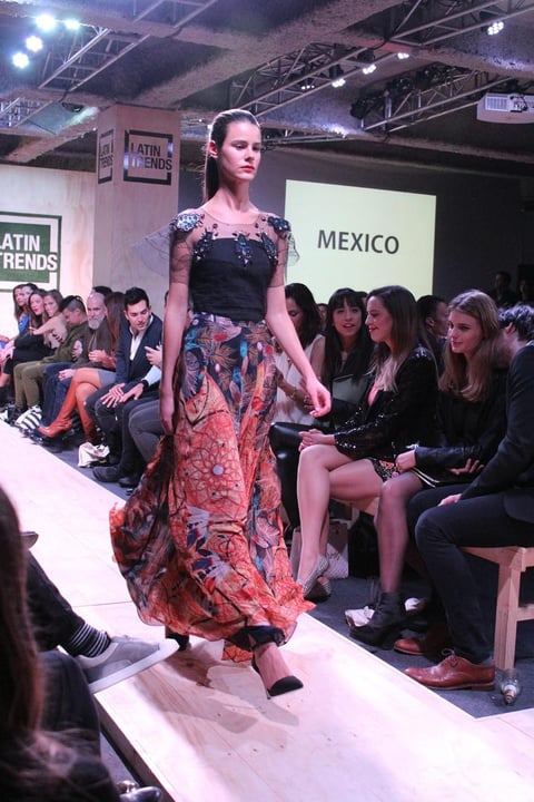 Tanto los vestidos femeninos como los diseños para hombre recibieron muy buenos comentarios.