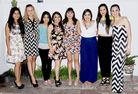24082014 Amigas que acompañaron a la novia: Jazmín Gómez, Nora Selene Mendoza, Esther Gómez, Karla Álvarez, Celeste Álvarez, Cynthia Madinaveitia y Azarmabeth Pichardo.