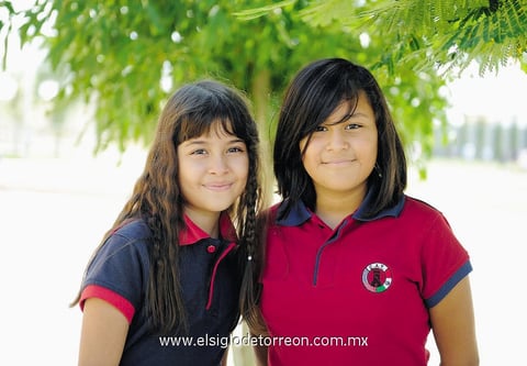24082014 EN EL COLE.  Shaiel y Jimena.