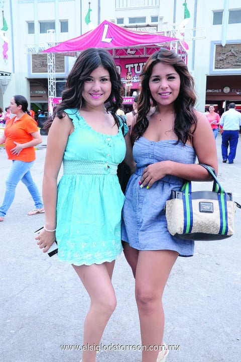 24082014 MUY GUAPAS.  Nikté y Samantha.