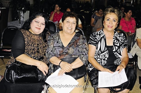 23082014 EN CLASE DE COCINA.  Lupita, Angelina y Lety.