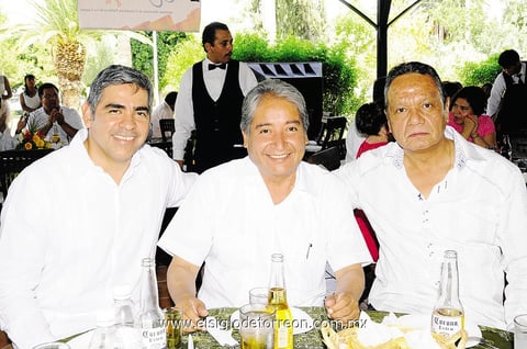 24082014 COLEGAS.  Javier Contreras Gálvez, Víctor Bretado Fernández y Tomás Enríquez Guzmán.