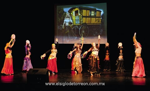 24082014 Danza gitana con pandero.