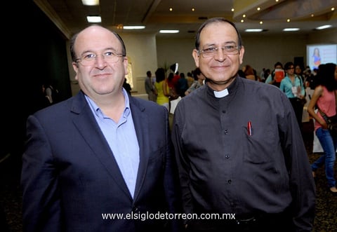 27082014 Armando Dávila y Padre Arturo Macías.