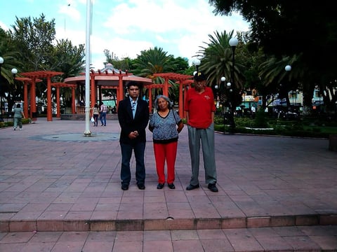28082014 Isidoro HernÃ¡ndez, Delfina y el abuelo.