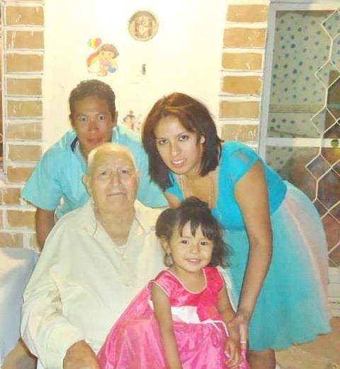 28082014 RubÃ©n de la Cruz LÃ³pez, abuelito Pedro LÃ³pez Ãlvarez, Grecia Nailea Lugo de la Cruz y Argentina de la Cruz LÃ³pez.