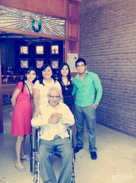 28082014 Manuel HernÃ¡ndez con sus nietos.