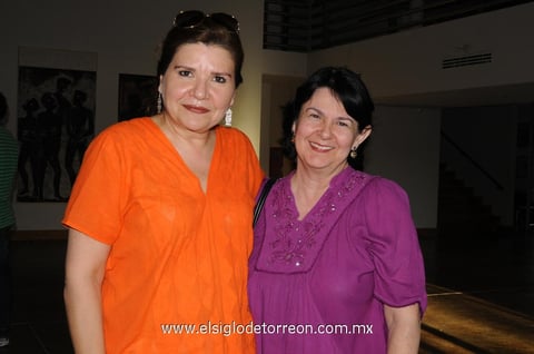 29082014 PRESENTACIóN DE REVISTA.  Lourdes y Gaby.