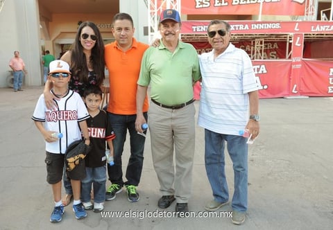 29082014 EN FAMILIA.  Jorge, Gael, Anabel, Jorge, Abel y José.