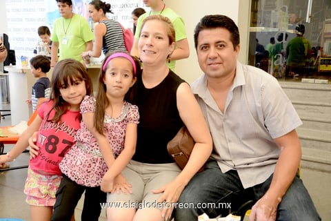 30082014 Michelle, Adriana, Adriana y Rodolfo.