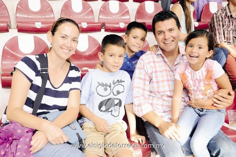 31082014 EN FAMILIA.  Adriana, Jesús, Alfonso, Jesús y Adri.