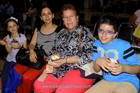 01092014 Karol, Fabiola, Carmen y Polo Villanueva.