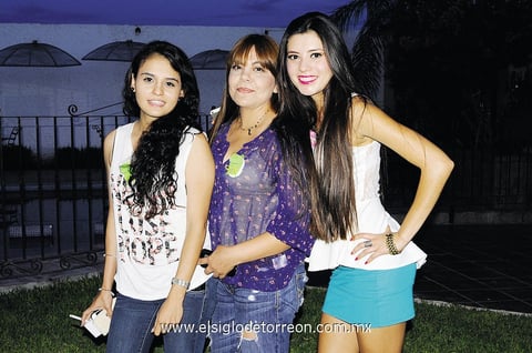 01092014 EN 'BABY SHOWER'.  Corina, Rebeca y Lupita.