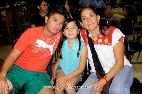 01092014 Francisco Sierra, Kyara Tanae y Julieta Arellano.