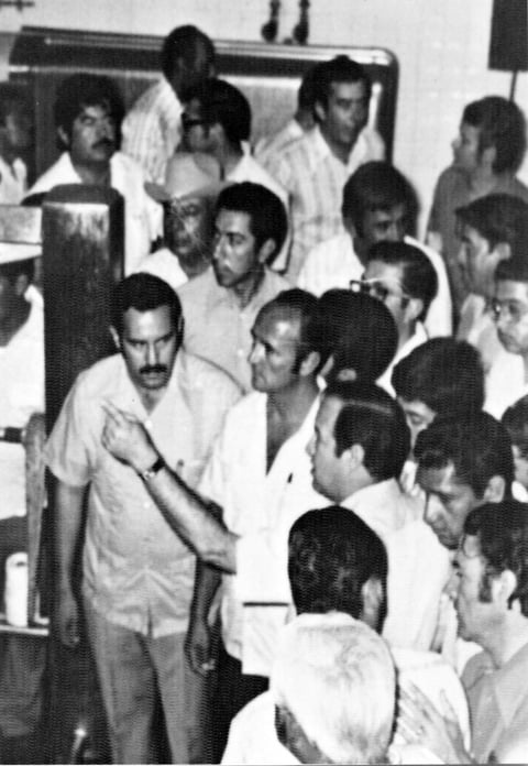 Sobre el funcionamiento del emblemático silo del Parque Industrial Lagunero, José Montaño daba explicaciones al entonces gobernador de Querétaro, Antonio Calzada Urquiza, y a Jesús Reyes.