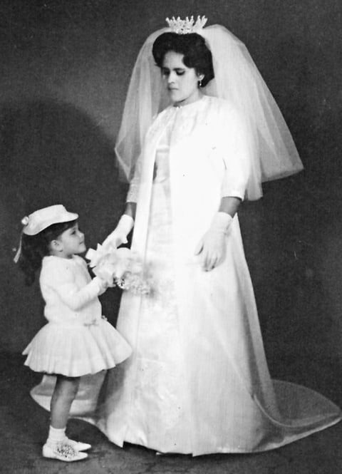 Blanca Gloria Romero Arreola en compañía de la pequeña Carmelita Armijo Romero, el 28 de enero de 1966.