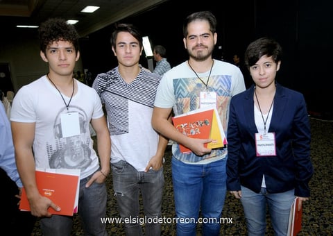 02092014 ENTRE AMIGOS.  Juan, Alex, Juan y Juan.