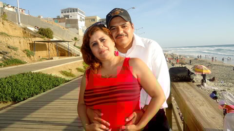 En pareja.