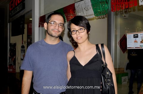 06092014 EN INAUGURACIóN.  Felipe, Wendy, Hilda y Ana.