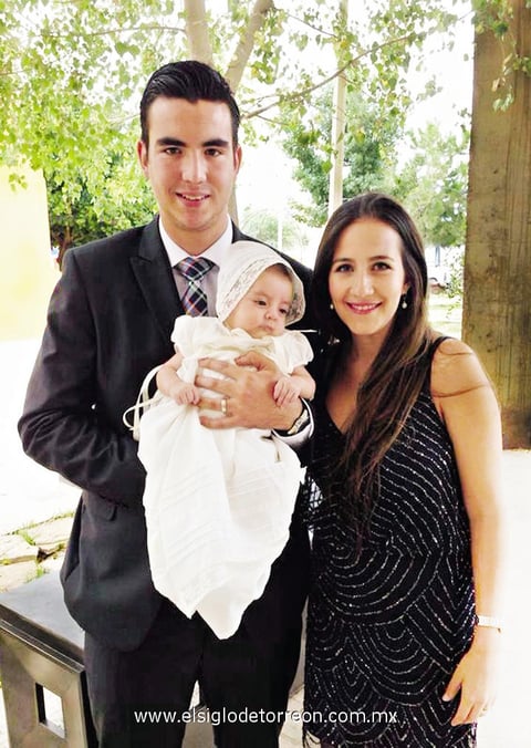 07092014 La pequeña Jimena del Moral Murra recibió el Sacramento del Bautismo. Sus padres son Lic. Armando del Moral Torres y  Yolanda Murra Gómez.