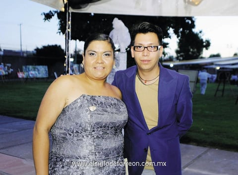09092014 EN EL PARQUE ESPAñA.  Carely González y Pineda Damián.