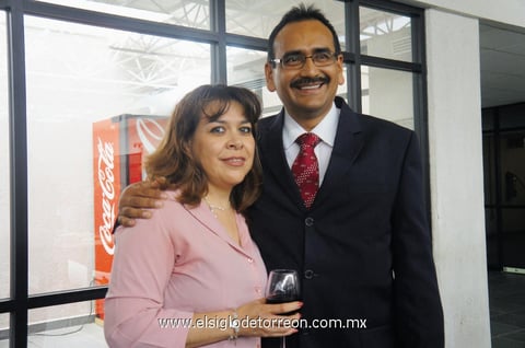 09092014 EN RECIENTE EVENTO.  María de la Luz e Indalecio.