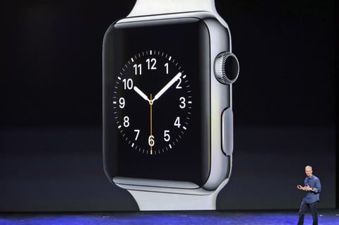 El dispositivo tiene una corona similar a la de los relojes tradicionales que se puede girar para acceder a diferentes aplicaciones.