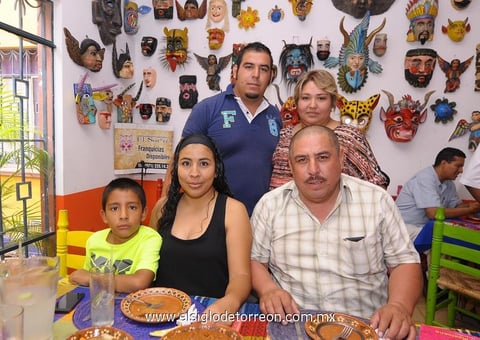 11092014 Carlos, Carmen, Dilan, Esther y Víctor.