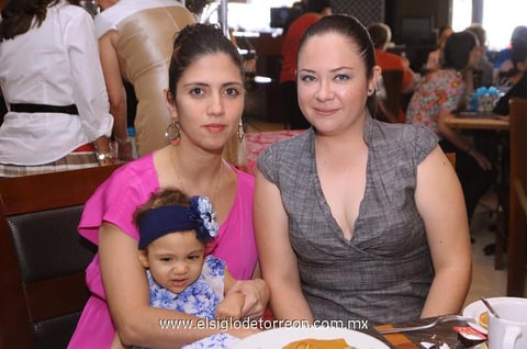 12092014 Denisse y Rosy.