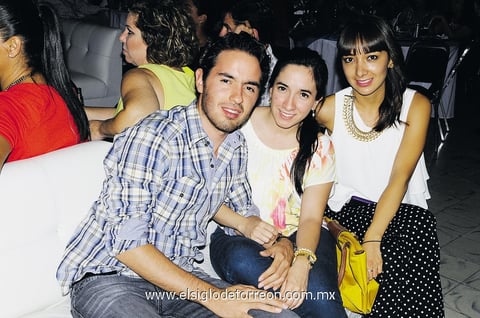 13092014 EN RECIENTE EVENTO.  José, Mónica y Ana Cris.