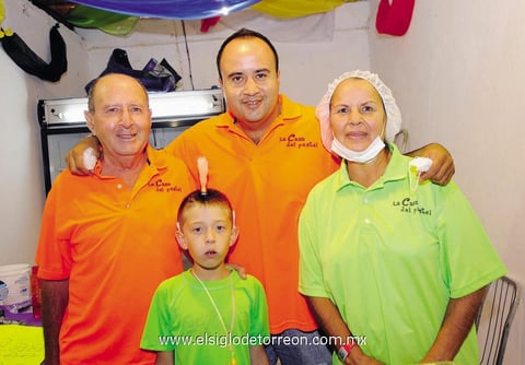13092014 ASISTEN A APERTURA.  Familia Treviño.