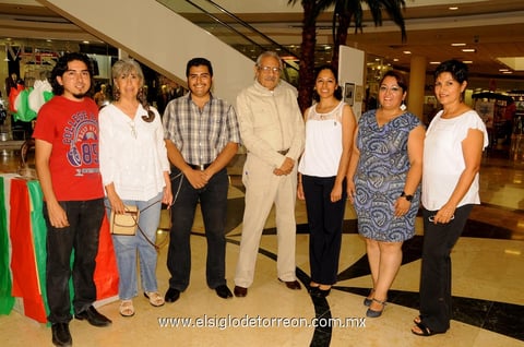 13092014 Maestro Alonso Licerio con los grabadores Pedro Colón, Irma Hernández, Jahaziel Colón, Betsa Colón, Érika Colón y Patricia Longoria.