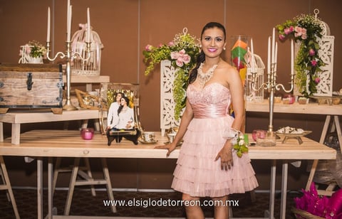 13092014 Muy feliz lució Gabriela al lado de su futura suegra, Adriana Patricia Martínez de Delgadillo, y su mamá, María del Rosario Alvarado de Márquez.- Érick Sotomayor Fotografía