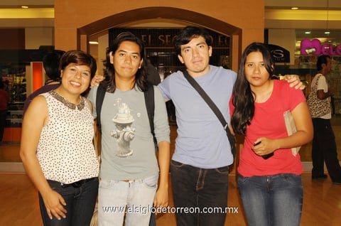 15092014 EN EL MALL.  Martha, César, Eslí y Xio.