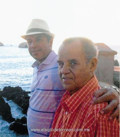 15092014 En Mazatlán, Fernando Muñoz Olvera con su hijo, Fernando Muñoz García.