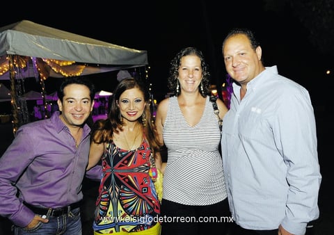 14092014 ENTRE AMIGOS.  Héctor, Gisele, Charo y Mauricio.
