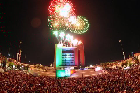 Un espectáculo de pirotecnia iluminó el cielo lagunero para celebrar la Independencia y el aniversario de Torreón.