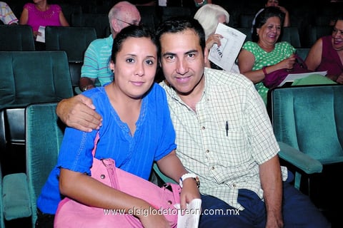 16092014 EN EL TEATRO ISAURO MARTíNEZ.  Nohemí y Salvador.