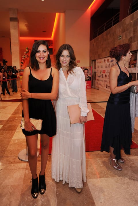 Las primeras actrices en desfilar por la alfombra roja del FENACINE fueron Patricia Garza e Iliana Fox.