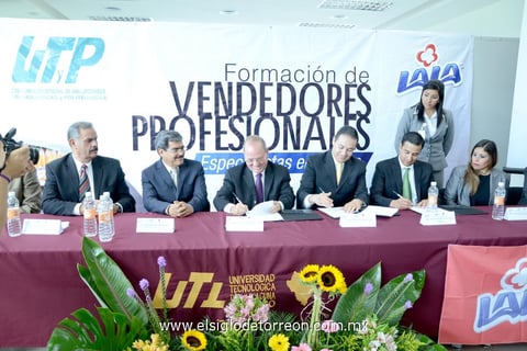 18092014 En la firma de convenio de colaboración para la apertura del nuevo programa educativo de Técnico Superior Universitario en Ventas entre la Universidad Tecnológica de Durango y Grupo Lala.