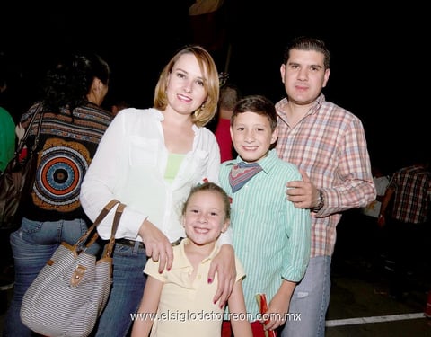 19092014 Mariel, Hanna, Hassan y Paco.