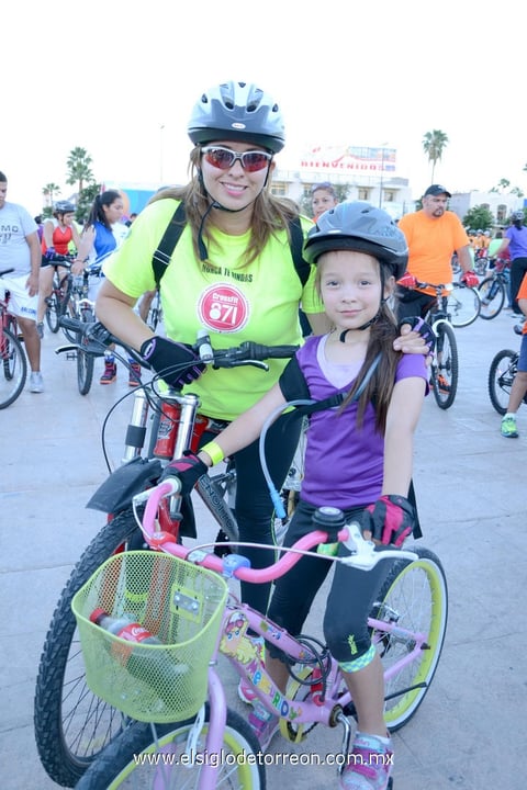 19092014 Rosa María y Nicole.