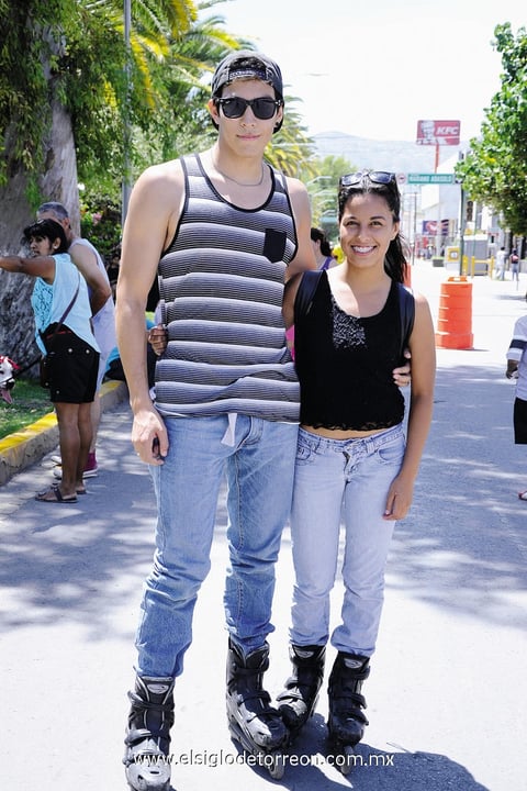 19092014 EN EL PASEO COLóN.  Américo y Paola.