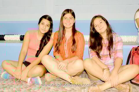 19092014 Mariana Torres, Cassandra Salmón y Regina González.