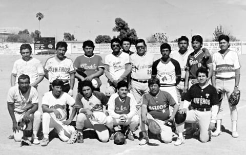 21092014 Alejandro Tabares Orta (f), junto a su papÃ¡, el Sr. Alejandro Tabares GalvÃ¡n (f), y su hermanito, JesÃºs Tabares Orta (f), en el aÃ±o de 1947.