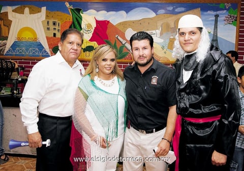 22092014 Manuel Mancha, Gaby Mancha de Domínguez, Elías Domínguez y Héctor Mancha.