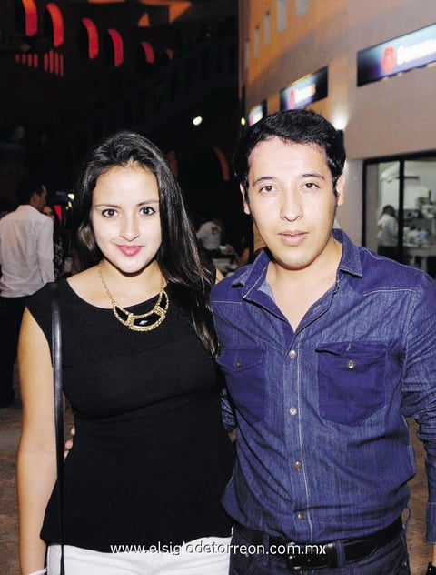 21092014 EN PAREJA.  Karla y Juan.