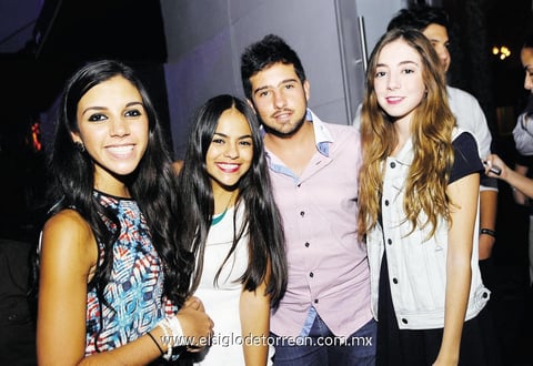 21092014 DIVIRTIéNDOSE.  Isabel, Gaby, Tato y Anahí.