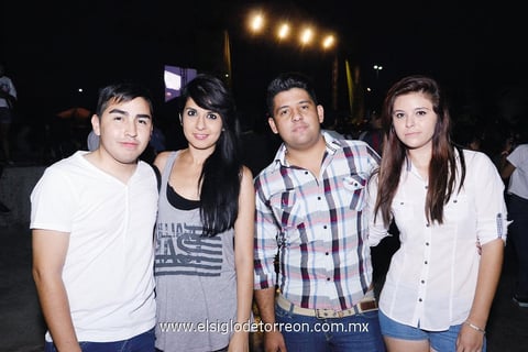 21092014 ENTRE AMIGOS.  Antuán, Nancy, Alonso y Valeria.