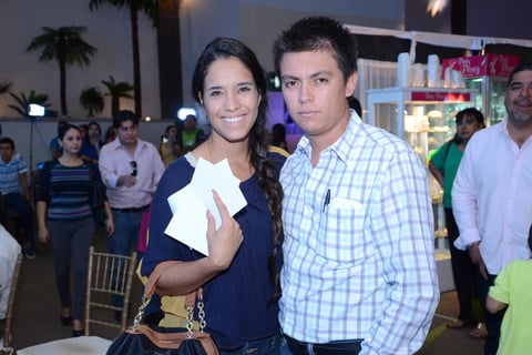 18092014 Arturo con sus nietos: Arturito, Andrea y Laura.